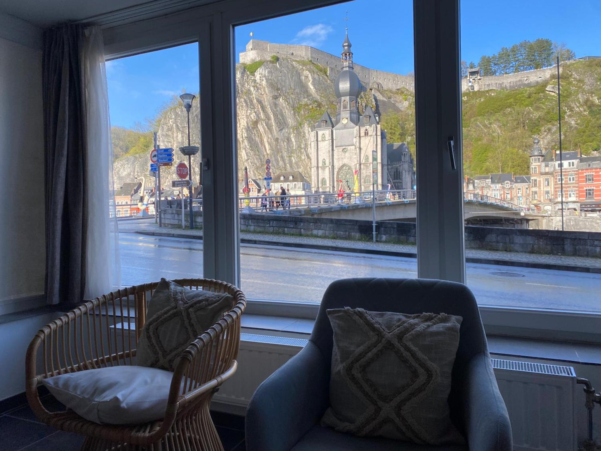 Appartement Vue Meuse, En Face De La Citadelle